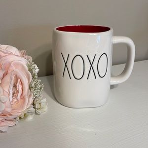 NWT Rae Dunn XOXO Mug